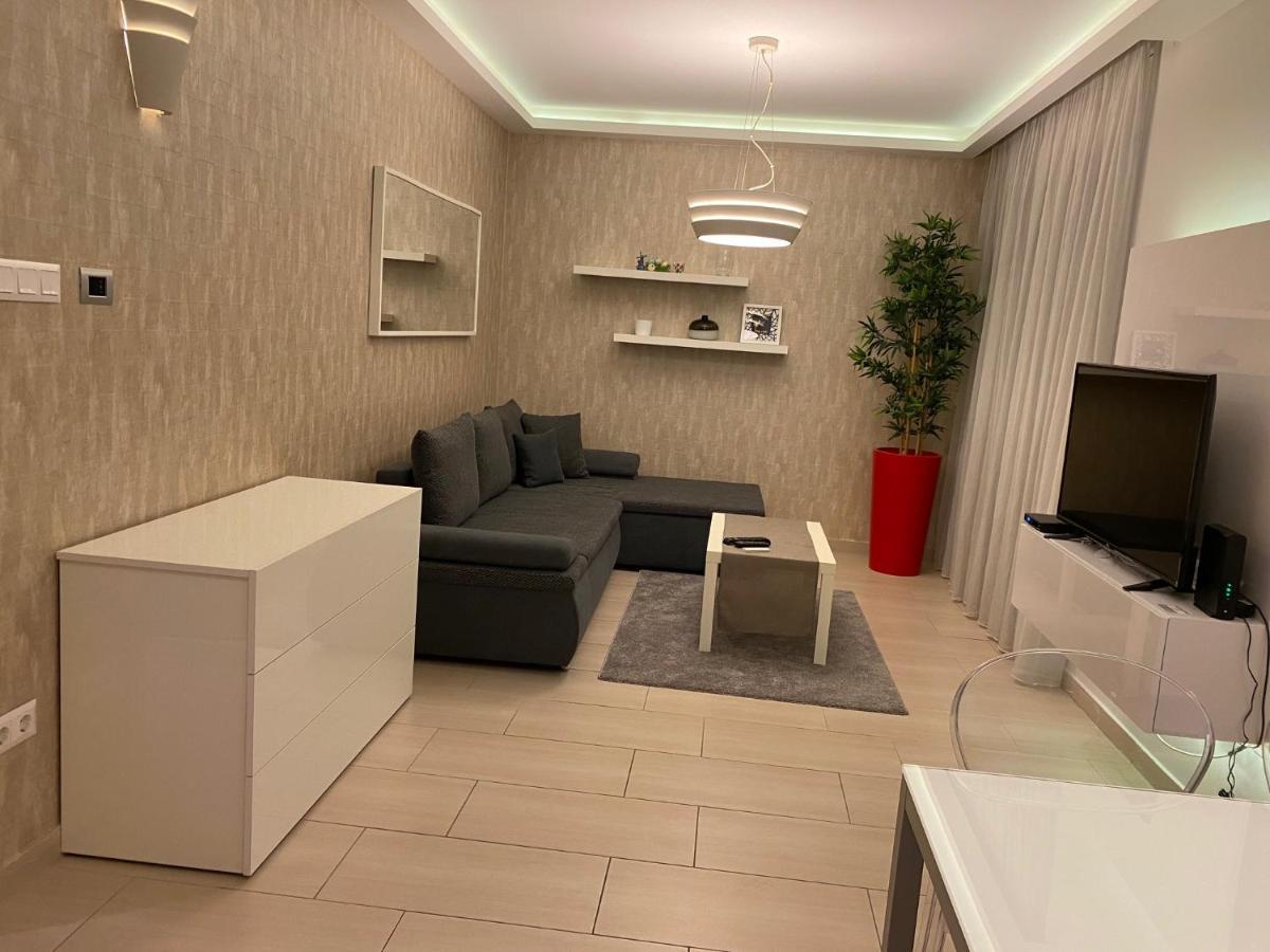 Parizsi Udvar I. Apartment Debrecen Ngoại thất bức ảnh