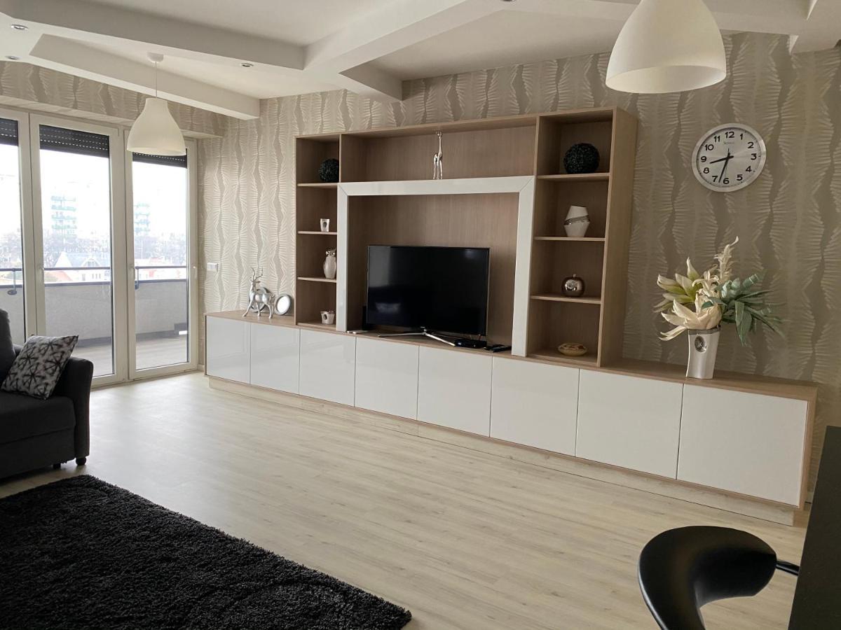 Parizsi Udvar I. Apartment Debrecen Ngoại thất bức ảnh